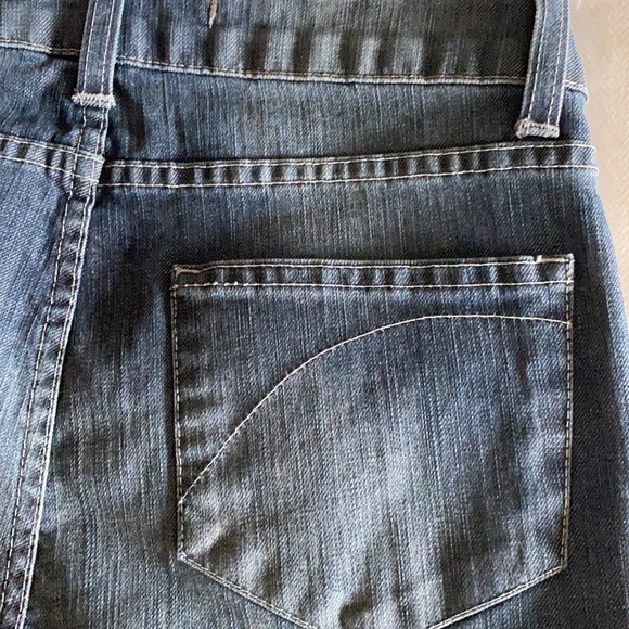 Denim Capri with zipper detail at leg opening - Picture 7 of 9